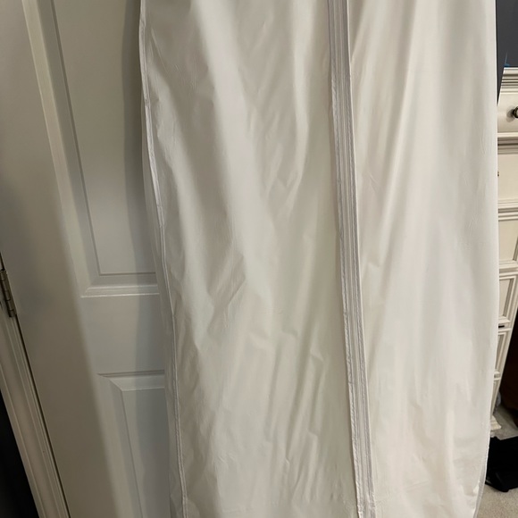 Lace Bodice Wedding Dress. Mermaid Style Bottom. Size 6, fits like a 4 - Picture 16 of 16